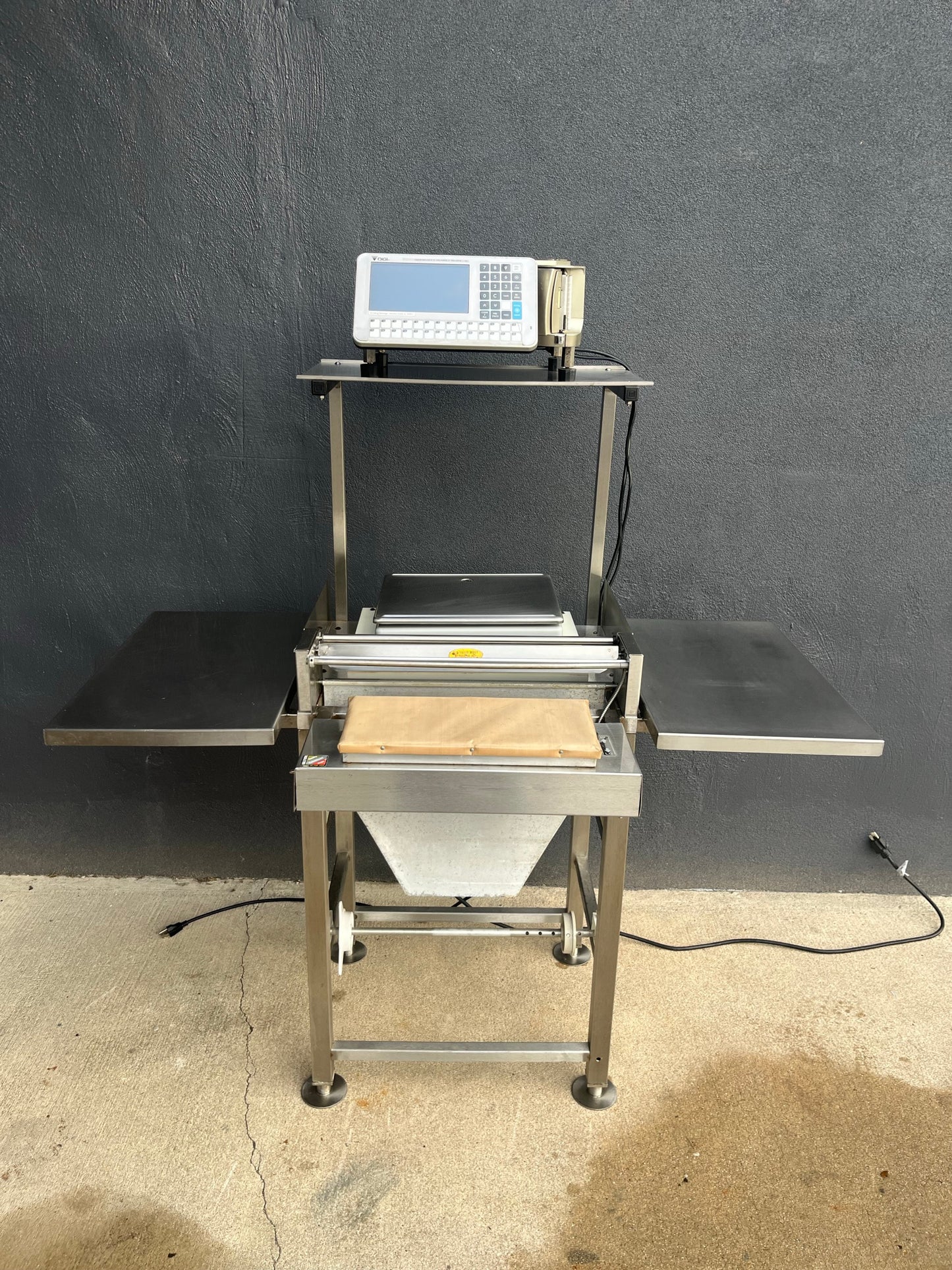 Hand-Wrapping Station with Split-Base Printing Scale | Heat Seal/DIGI