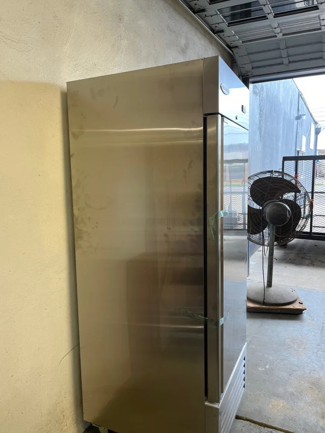 27" Reach-In Refrigerator | Serv-Ware