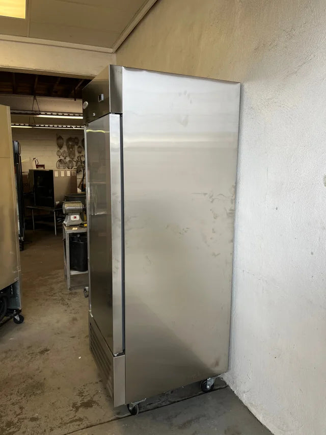 27" Reach-In Refrigerator | Serv-Ware